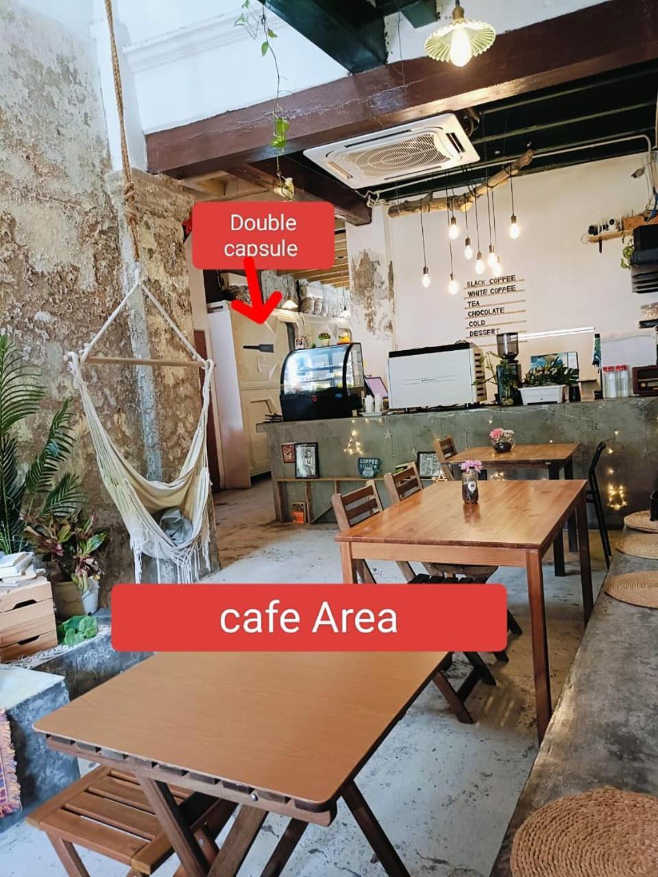 Vspace Guesthouse Capsule & Cafe Malacca Exterior photo